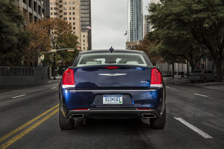  Chrysler 300C 2015 года  (фото 7 из 14)